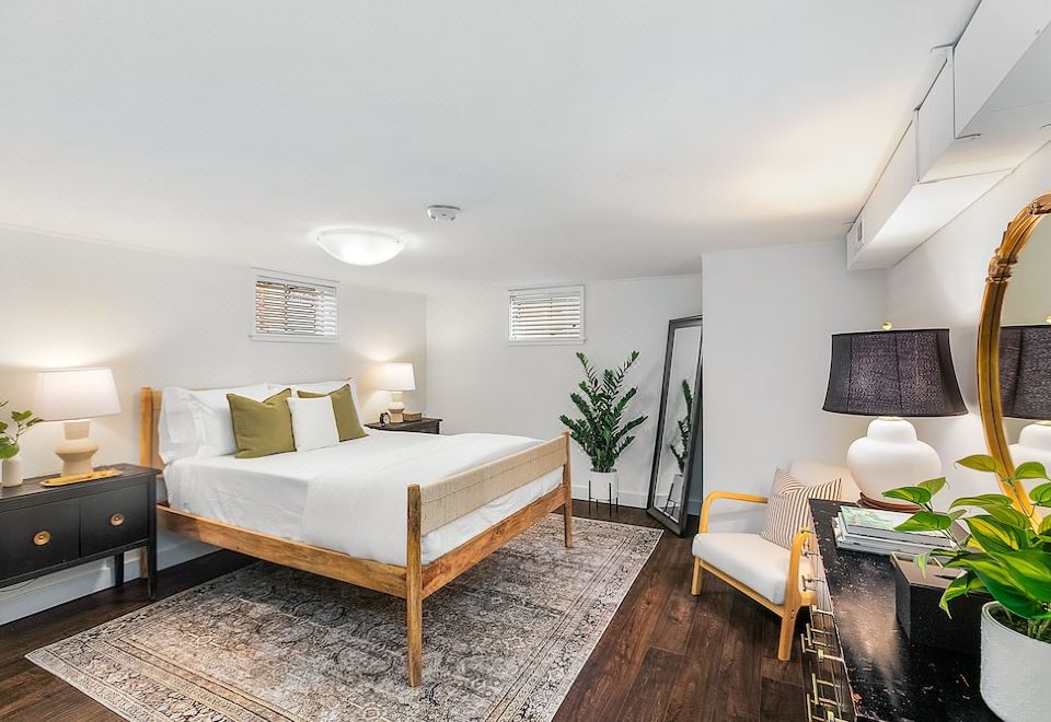 Lilac in Law, Picturesque Lower Unit - Housity