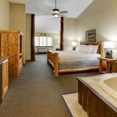 Expanded King with Whirlpool Cottage Stoney Creek Hotel des Moines - Johnston Promo Code