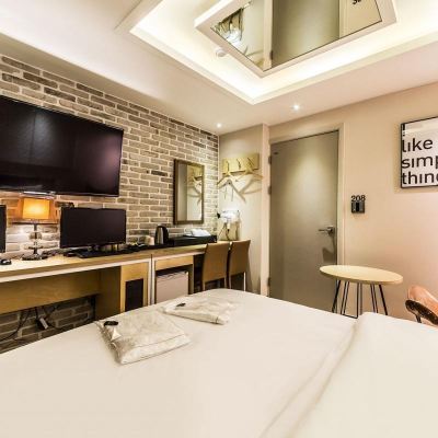 Deluxe B Room, Check-in Sun-Thur 4 Pm, Fri 6 Pm, Sat 8 Pm Euijeongbu L-stay 쿠폰