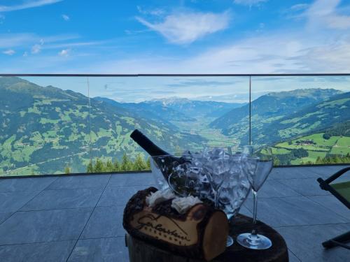 带阳台的小型套房