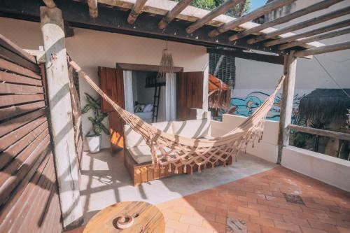 带私人外部浴室的三人房