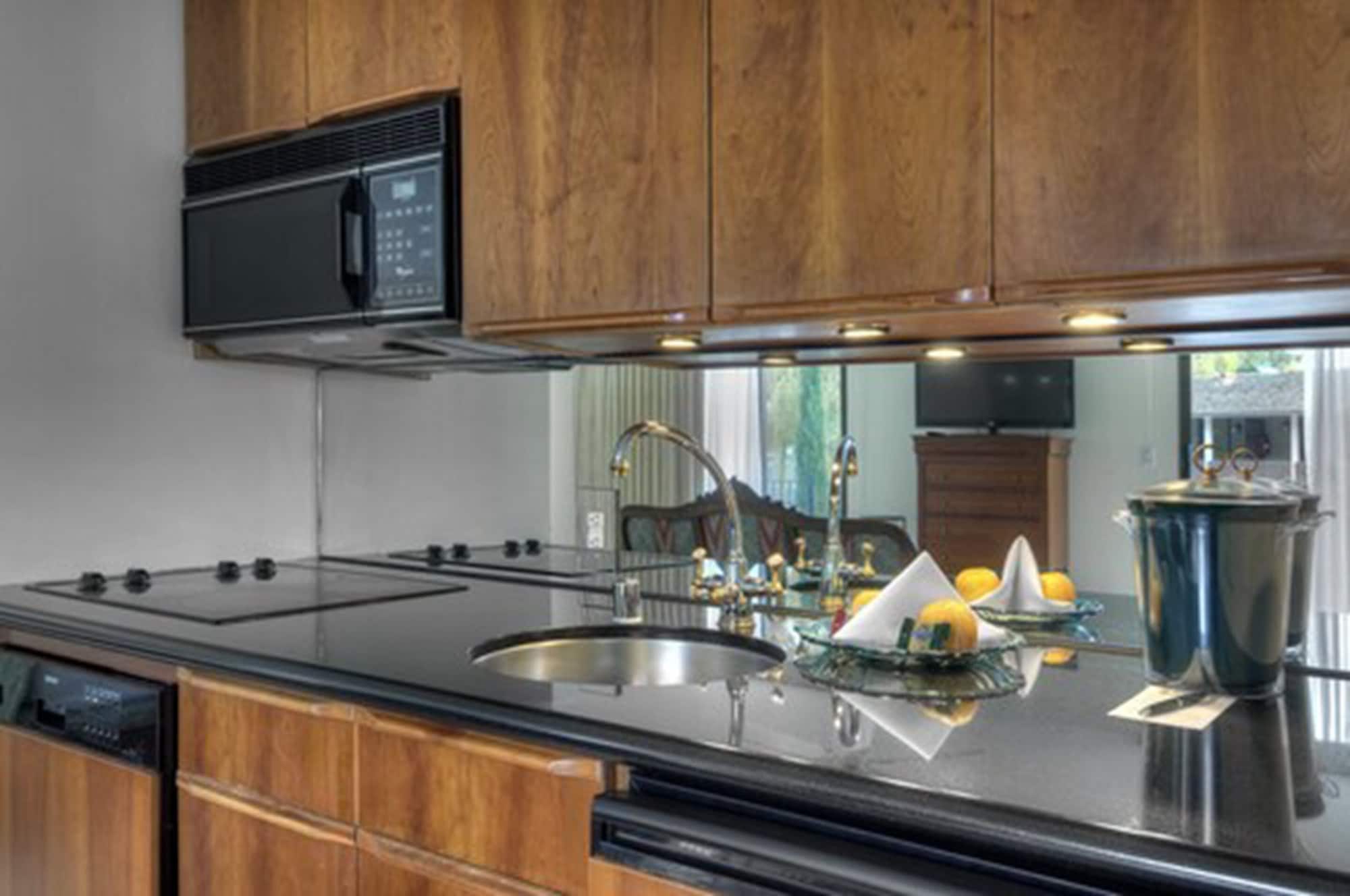 带厨房的特大床套房