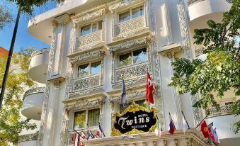 Twins Hotel - Housity