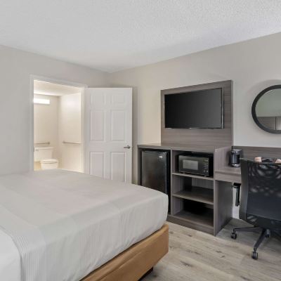 King Suite Accessible Non Smoking Days Inn & Suites by Wyndham Orlando East UCF Area Promo Code