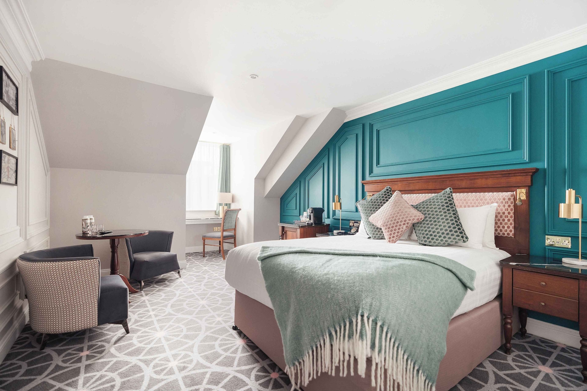 高级双人房， 1 张大床