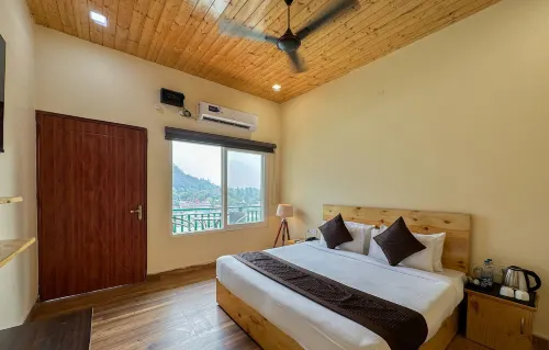The Leisure Cave on the Ganges