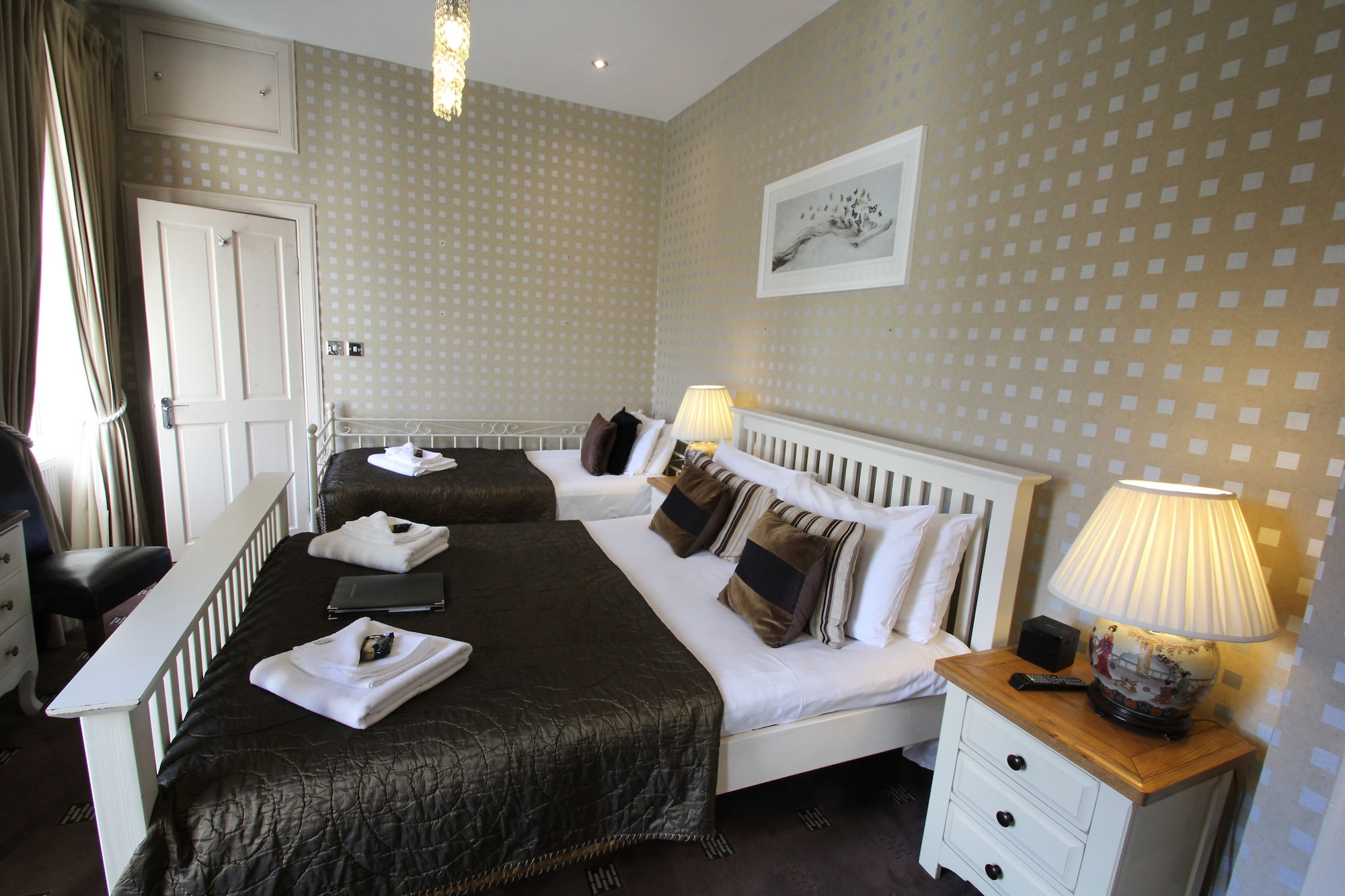 家庭间－带连接浴室