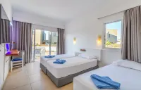 Adelais Bay Hotel