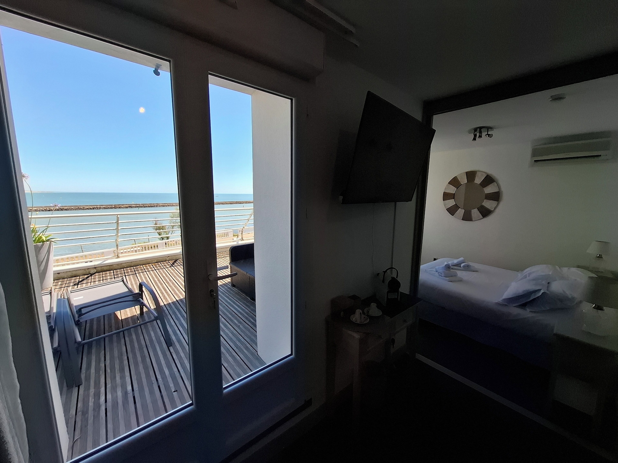 带露台并享有海景的套房