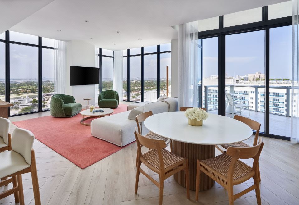 頂層閣樓8，兩臥室雙層套房，海景，陽臺