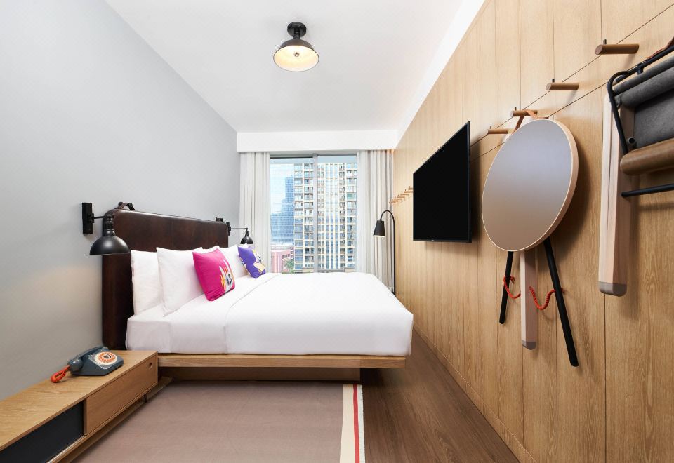 Moxy Shenzhen North StationStandard King Bed Room