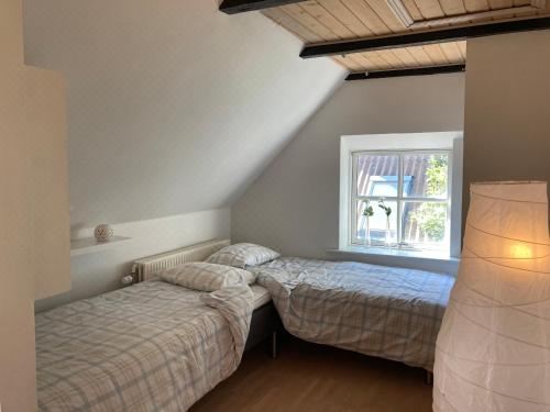 双人房（带公共浴室）