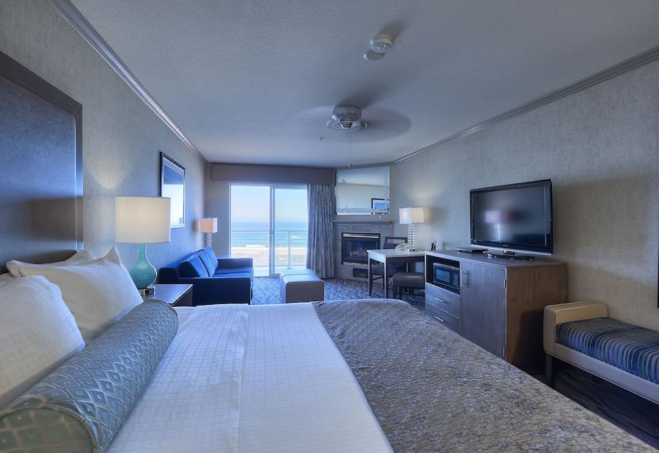 Elizabeth Oceanfront Suites, Ascend Hotel Collection King Suite With Sofa Bed-Non-Smoking
