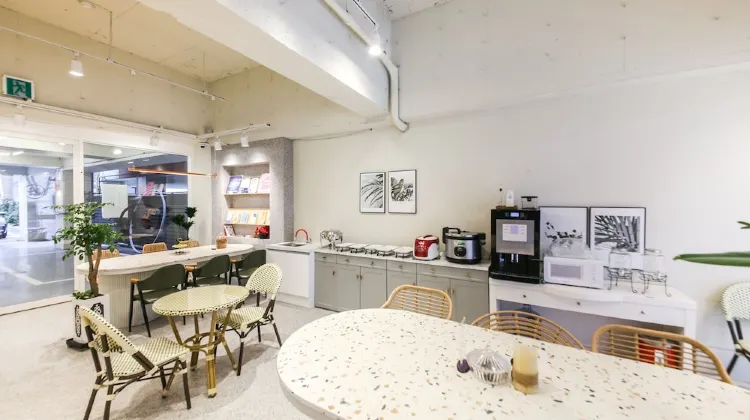 W Lounge Hotel 食事・レストラン