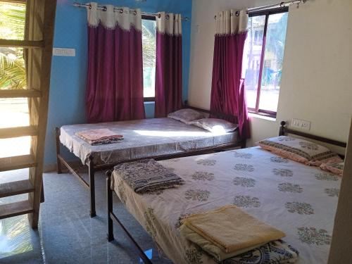 侧面海景豪华双人房