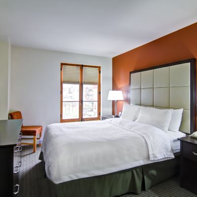 一卧大床套房（帶壁爐） 蒙特朗布朗度假勝地希爾頓欣庭套房酒店優惠