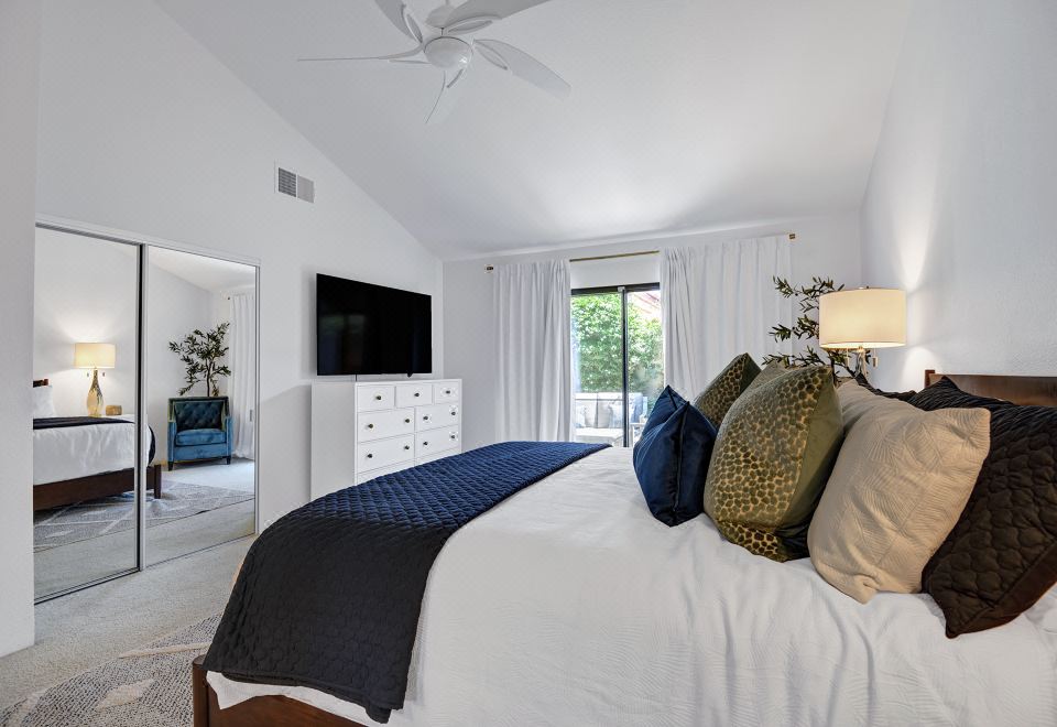 俯瞰高尔夫球场 和可使用泳池-时尚假期