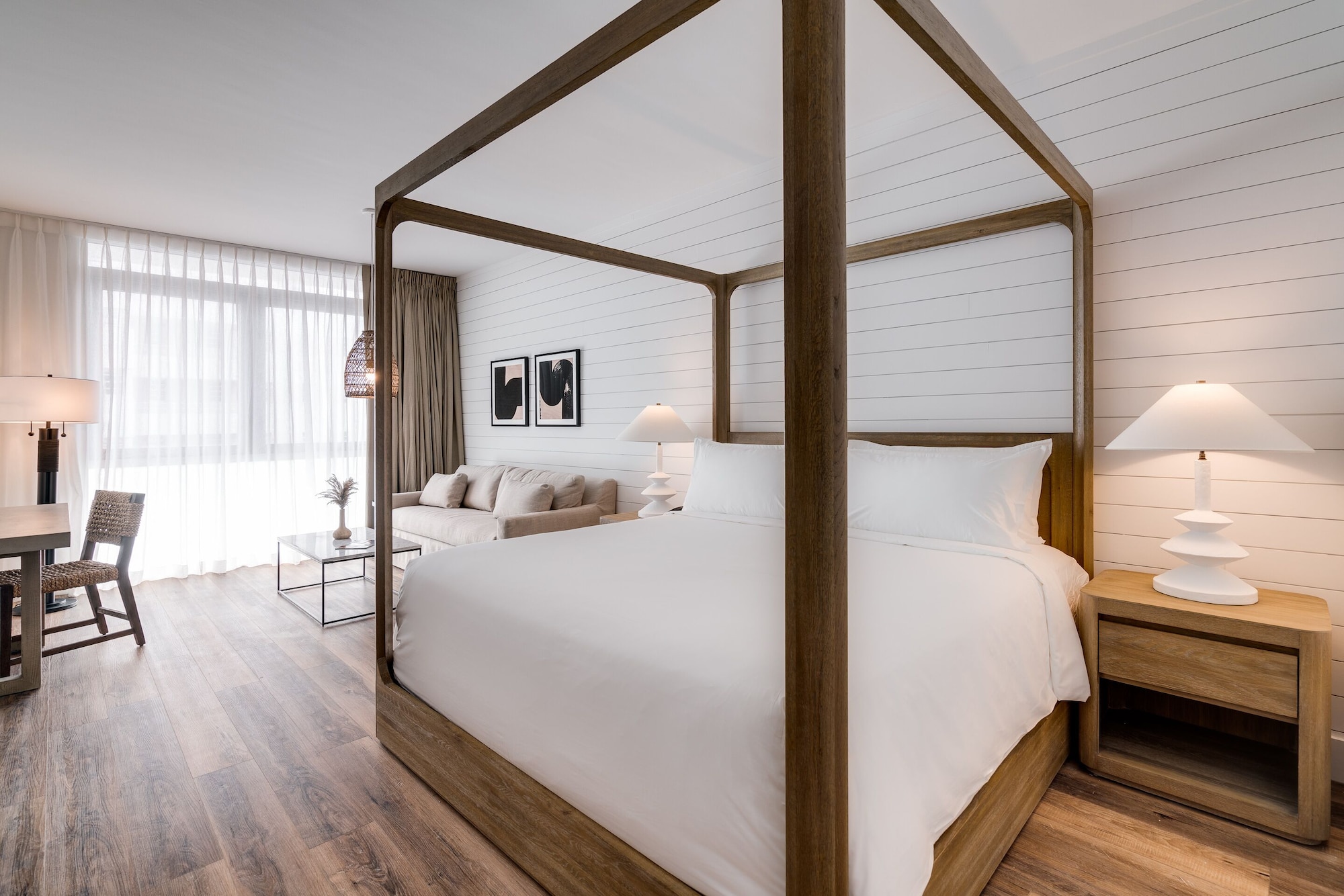 顶层高级特大床卧室