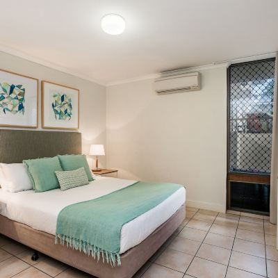 Standard Apartment, 2 Bedrooms, Non Smoking, Kitchen Bayview Beachfront Apartments Promo Code