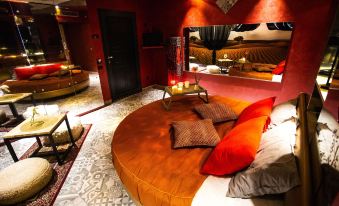 Silk Motel - Housity