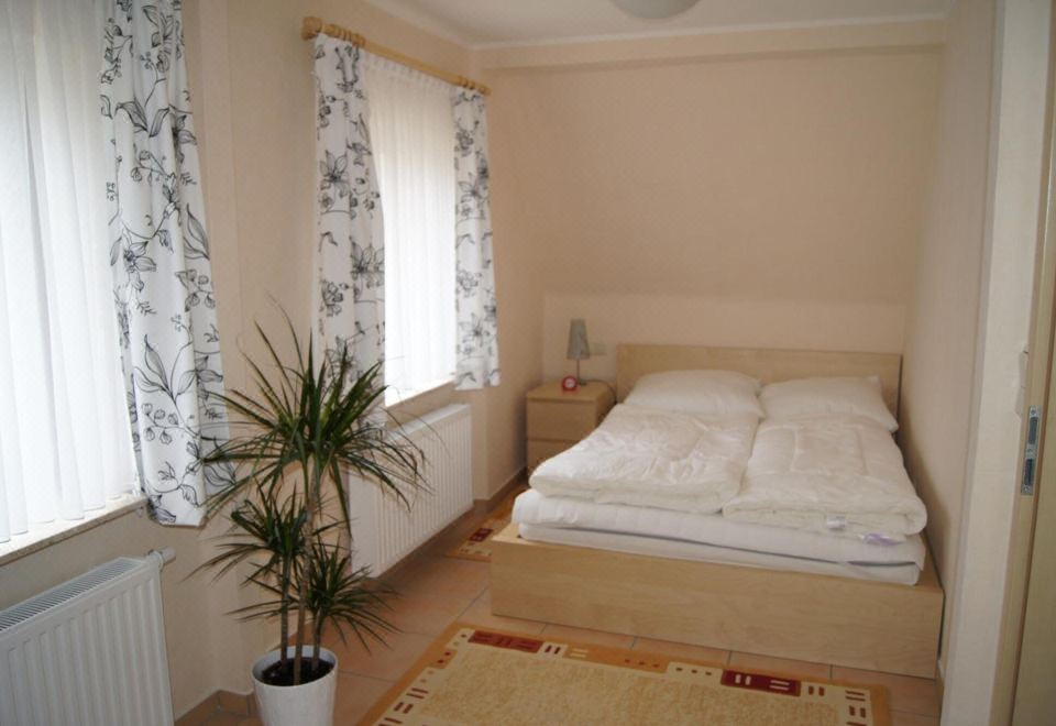 带阳台的两卧室公寓