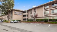 Executive Inn & Suites Oakland