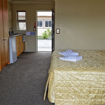 Superior Studio, 1 King Bed, Accessible Lantern Court Motel Promo Code