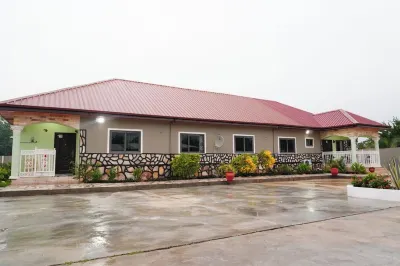 Madora Lodge Отели в г. 