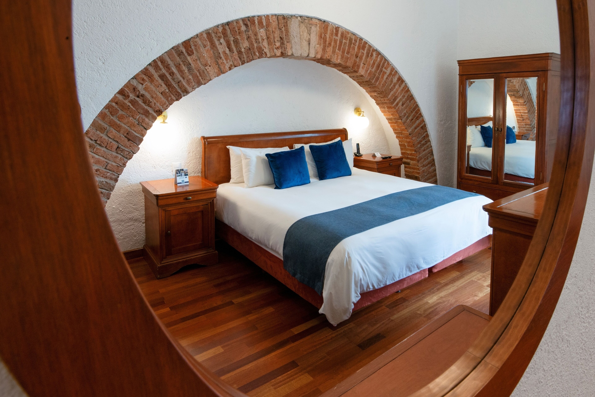 城景高级特大床房