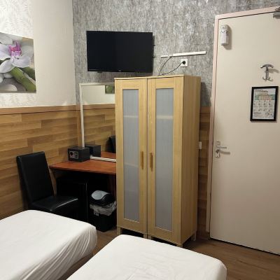 Basic Twin Room, No Windows Hotel Isis Promo Code