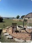 Cozy 2-bedroom caravan in nice Cleburne with AC, WiFi