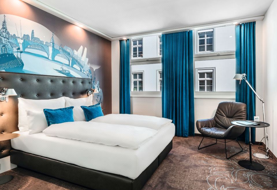 房间，一张特大床（特别设计特大床房）