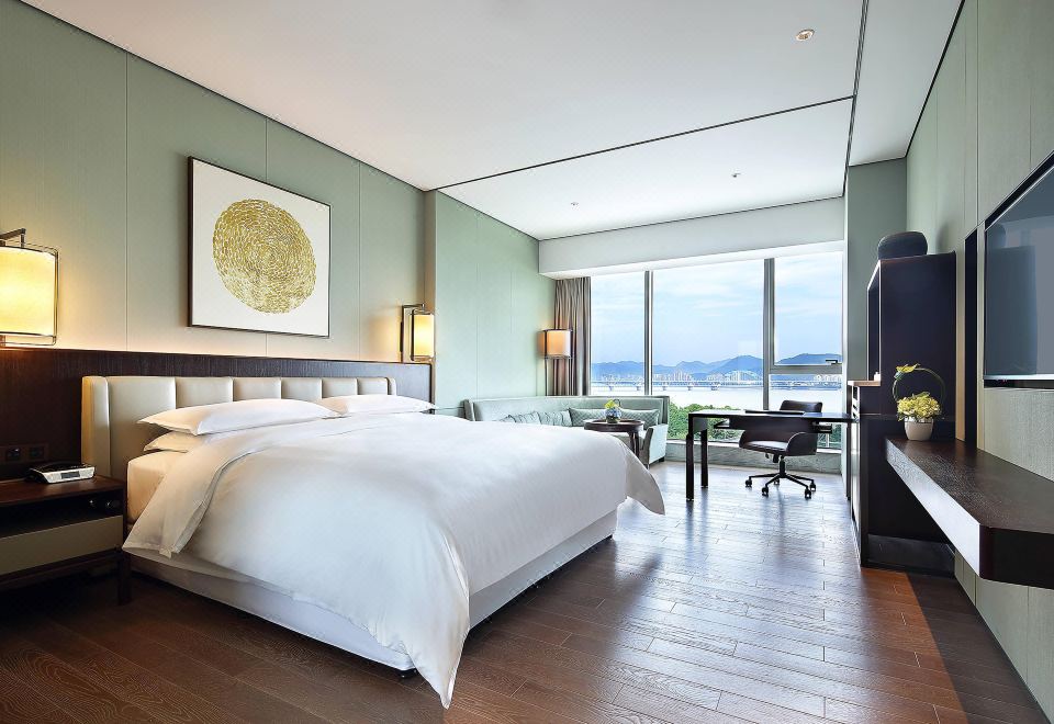 尊貴江景大床房