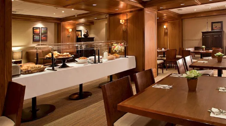 バンフ アスペン ロッジ 食事・レストラン