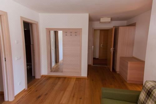 高级两卧室公寓 - 带阳台