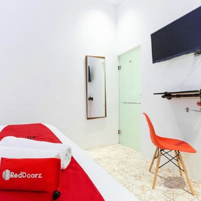 Reddoorz Room