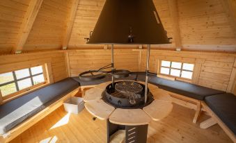 Weedingshall Lodges - Housity