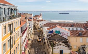 Alfama Tale 4 Bedroom Apartment Wtih River View, by LU Holidays