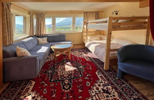 享有游泳池景致的一室公寓