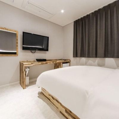 Standard Double Room (No Breakfast Served On Monday/ Saturday/Sunday) 발라스 호텔&게스트하우스 쿠폰