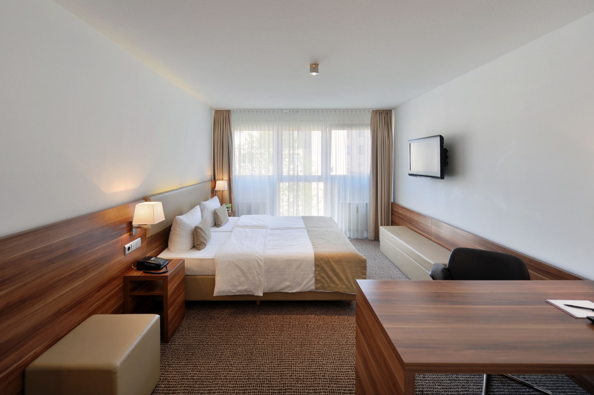 双人床或双床房（1张双人床或2张单人床）