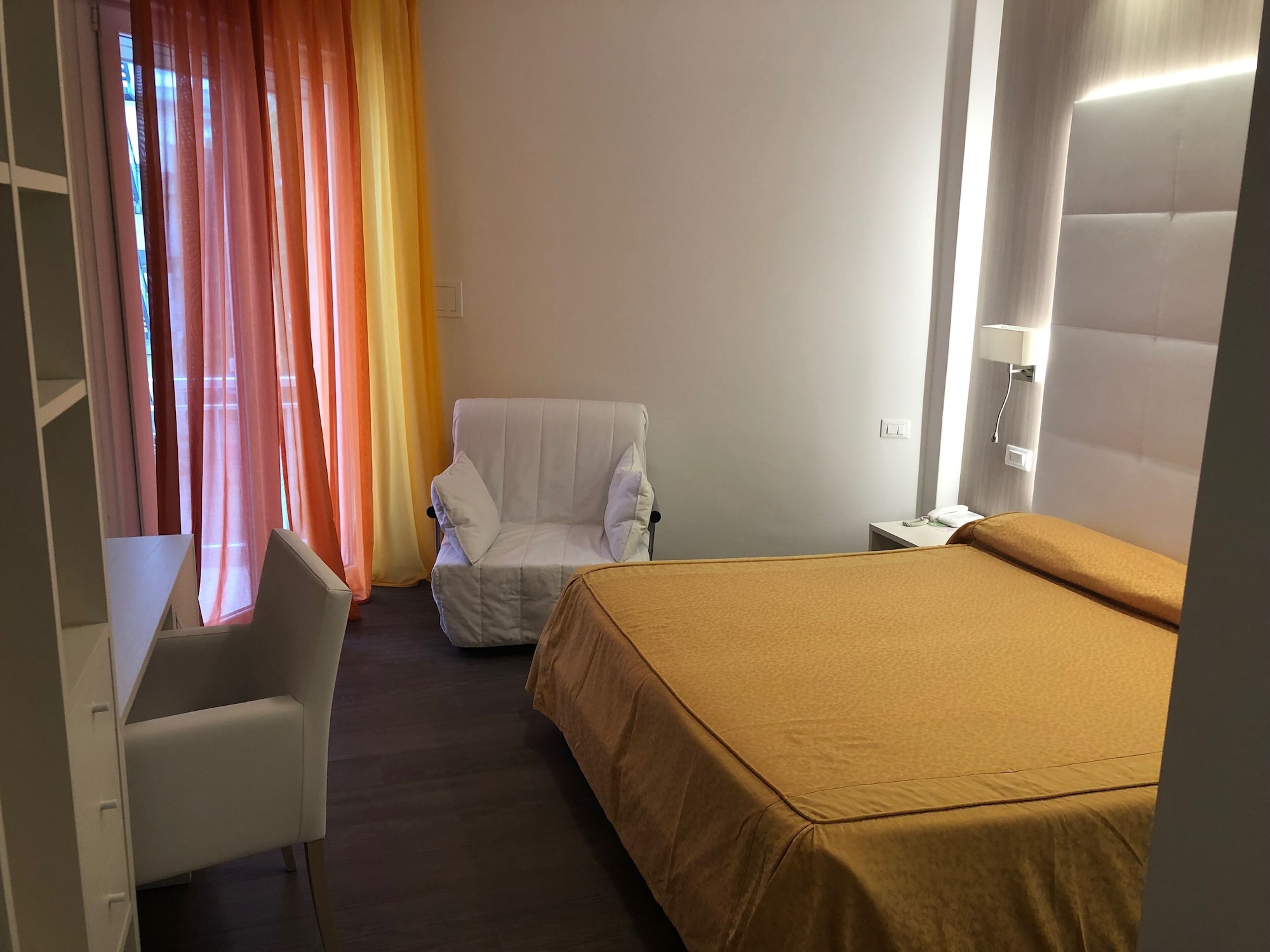 高级双人间或双床间享有部分海景