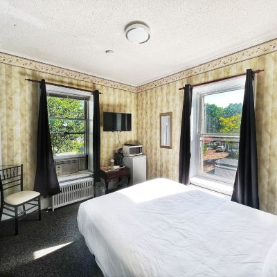 Standard Room (No View, No Balcony) Inn at The Falls Promo Code