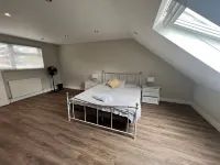 Relax & Recharge Two Bed Apartment - Family Friendly