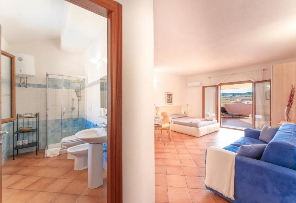 公寓， 多间卧室， 阳台