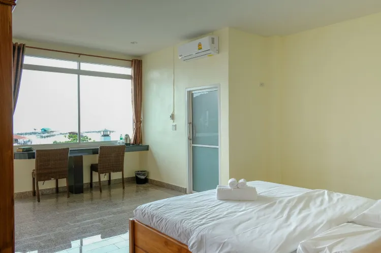 Grand Room with Lake View