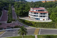 La Loma Suites