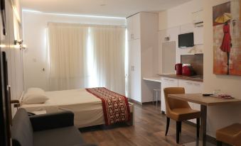 Layiotis Hotel Apartments - Housity