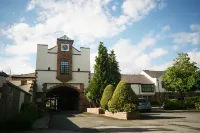 Crabwall Manor Hotel & Spa  호텔