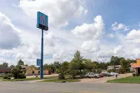 Motel 6 Lufkin, TX